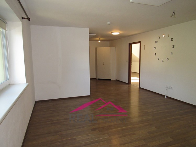 Pronájem bytu 3+kk 80 m² - foto 4