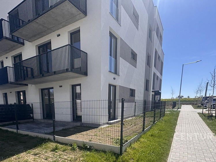 Pronájem bytu 1+kk 38 m² - foto 1