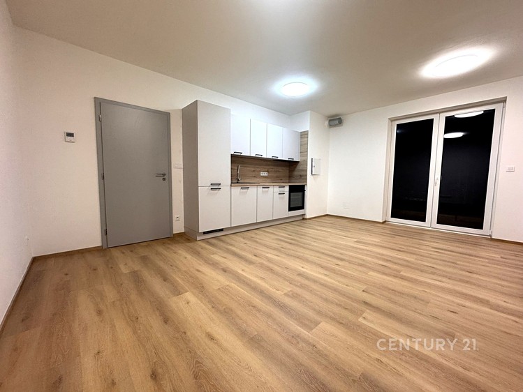 Pronájem bytu 1+kk 38 m² - foto 6