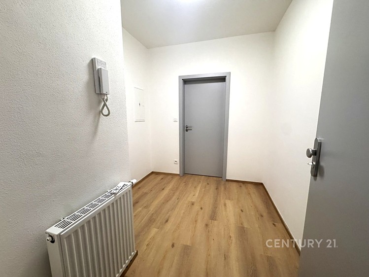 Pronájem bytu 1+kk 38 m² - foto 8