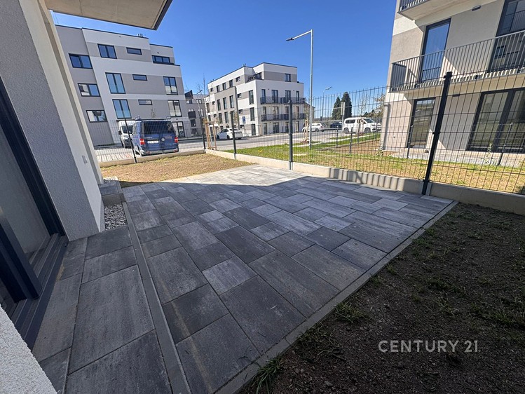 Pronájem bytu 1+kk 38 m² - foto 5