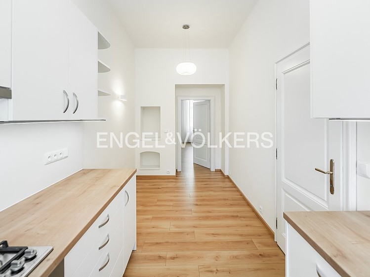 Pronájem bytu 2+1 88 m² - foto 4
