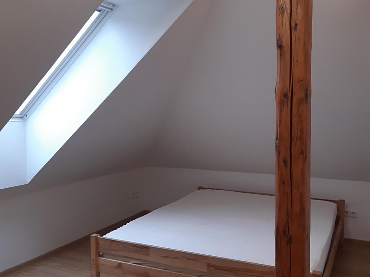 Pronájem bytu 3+1 57 m² (Podkrovní) - foto 5