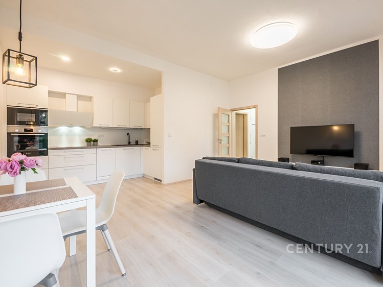 Pronájem bytu 2+kk 57 m² - foto 1