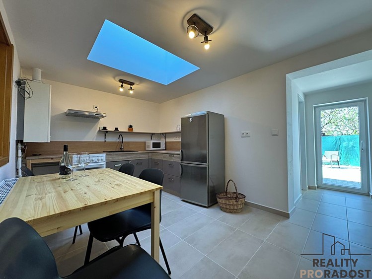 Pronájem bytu 2+1 134 m² (Podkrovní) - foto 3