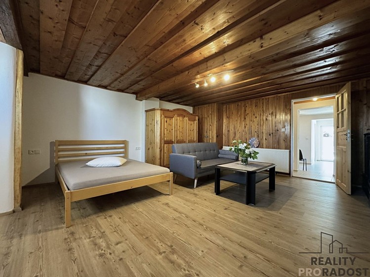 Pronájem bytu 2+1 134 m² (Podkrovní) - foto 5