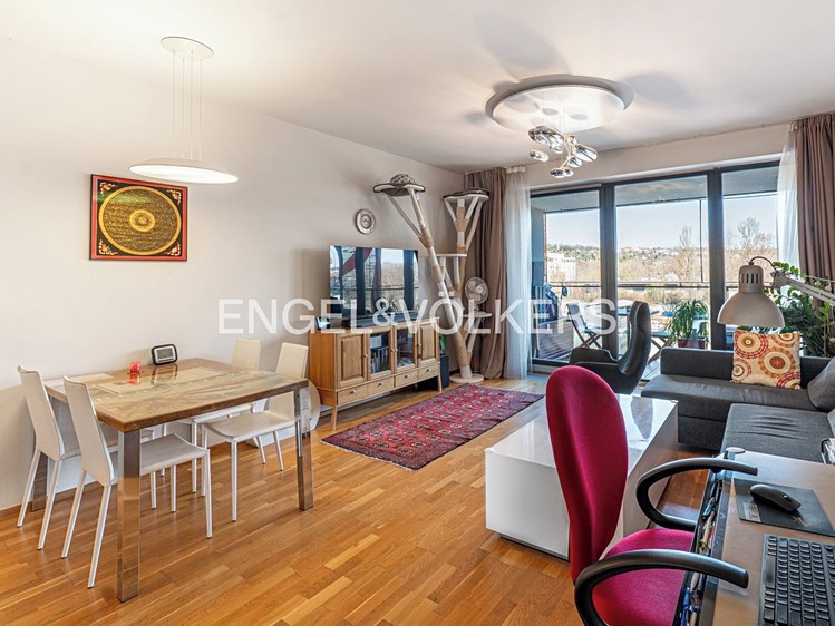 Pronájem bytu 2+kk 69 m² - foto 1
