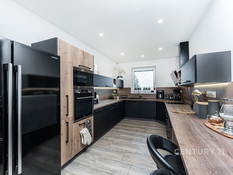 Prodej rodinného domu 226 m², pozemek 987 m² - foto 8