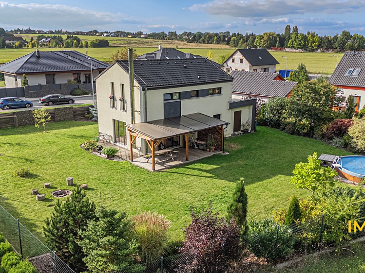 Prodej rodinného domu 110 m², pozemek 990 m² - foto 2