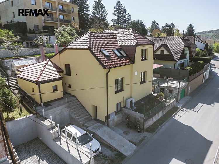 Prodej rodinného domu 151 m², pozemek 518 m² - foto 1