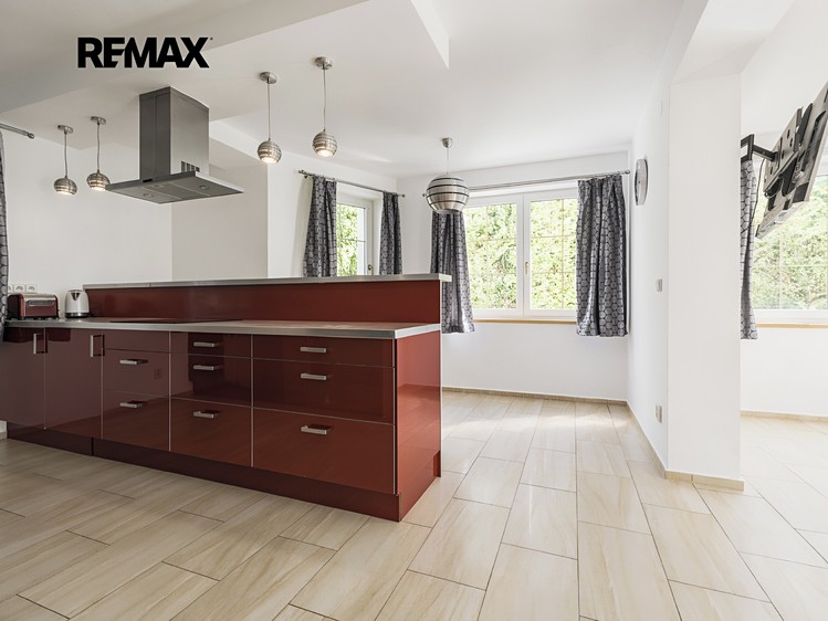 Prodej  rodinného domu 196 m², pozemek 480 m² - foto 3