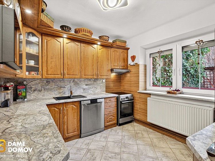Prodej rodinného domu 140 m², pozemek 626 m² - foto 3