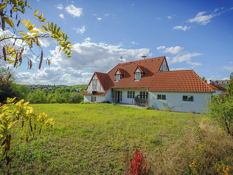 Prodej rodinného domu 153 m², pozemek 1 447 m² - foto 1