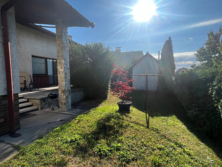 Prodej rodinného domu 211 m², pozemek 814 m² - foto 2