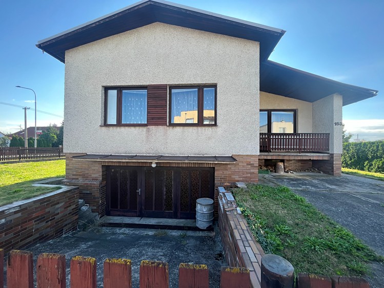 Prodej rodinného domu 211 m², pozemek 814 m² - foto 1