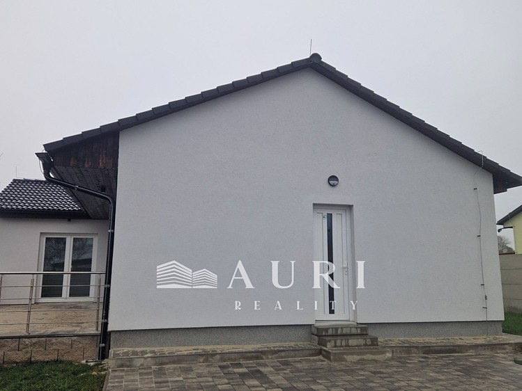 Prodej rodinného domu 108 m², pozemek 700 m² - foto 2
