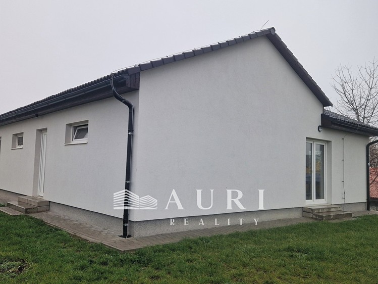 Prodej rodinného domu 108 m², pozemek 700 m² - foto 1
