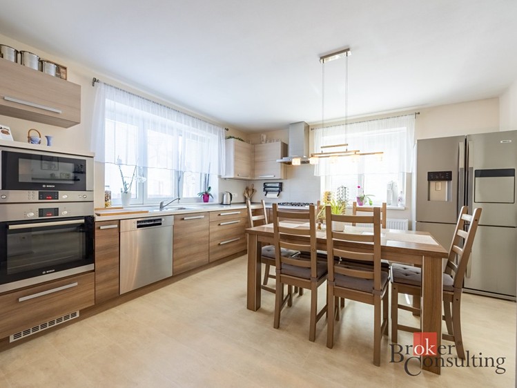 Prodej rodinného domu 126 m², pozemek 1 880 m² - foto 7