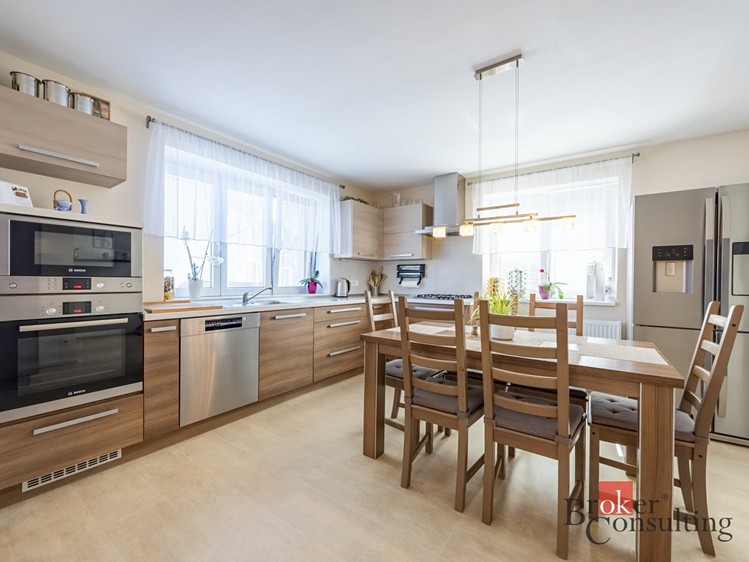 Prodej rodinného domu 126 m², pozemek 1 880 m² - foto 6