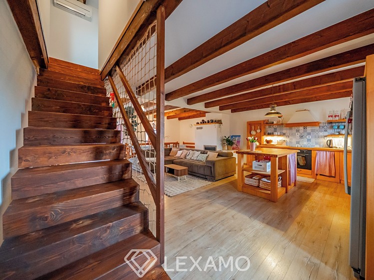 Prodej  rodinného domu 306 m², pozemek 464 m² - foto 3
