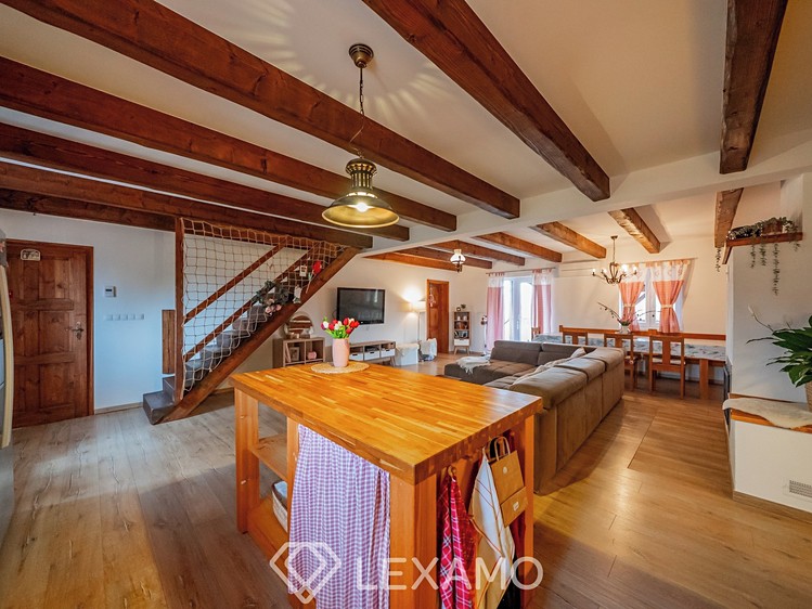 Prodej  rodinného domu 306 m², pozemek 464 m² - foto 7