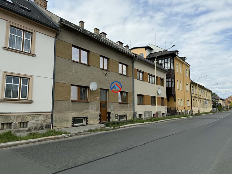 Prodej vícegeneračního domu 200 m², pozemek 396 m² - foto 1