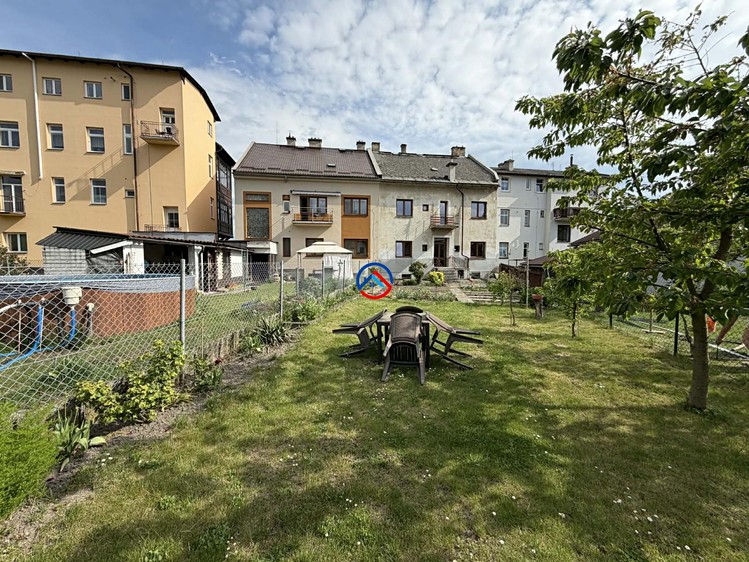 Prodej vícegeneračního domu 200 m², pozemek 396 m² - foto 2