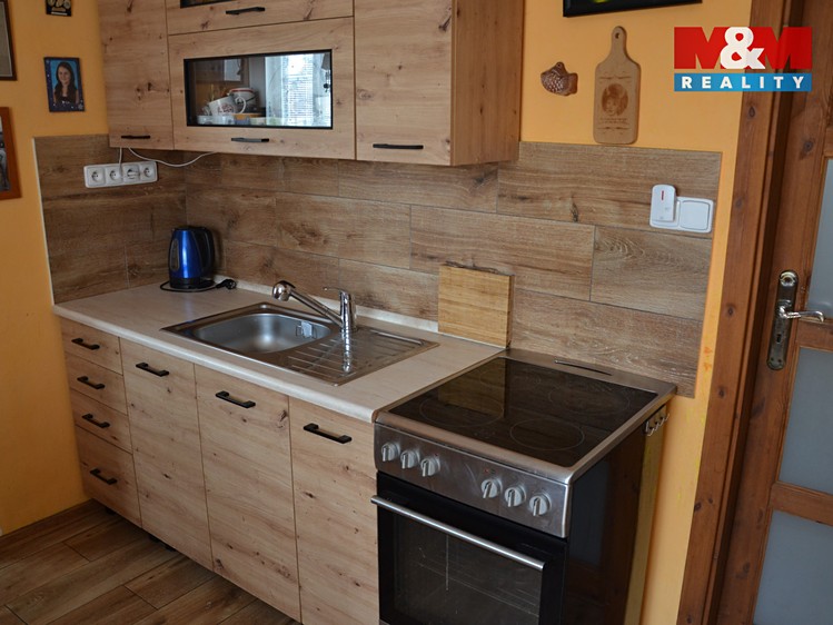 Prodej rodinného domu 140 m², pozemek 665 m² - foto 2