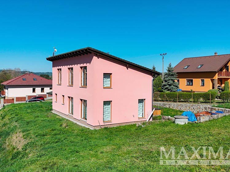 Prodej rodinného domu 250 m², pozemek 1 421 m² - foto 1