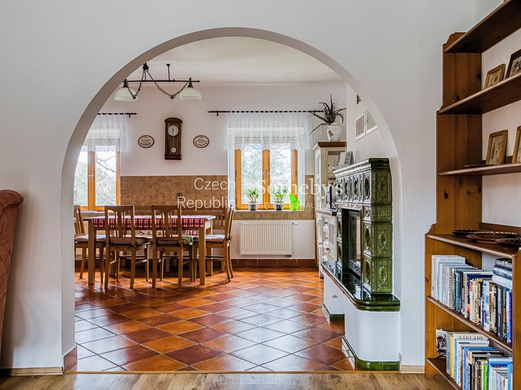 Prodej rodinného domu 450 m², pozemek 6 410 m² - foto 2
