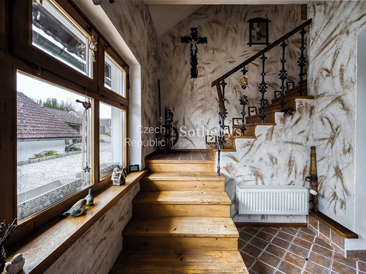 Prodej rodinného domu 450 m², pozemek 6 410 m² - foto 5