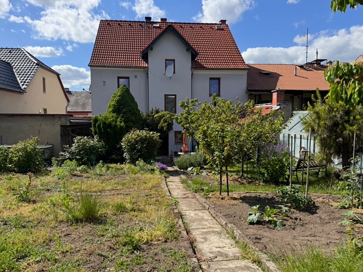 Prodej rodinného domu 230 m², pozemek 484 m² - foto 1