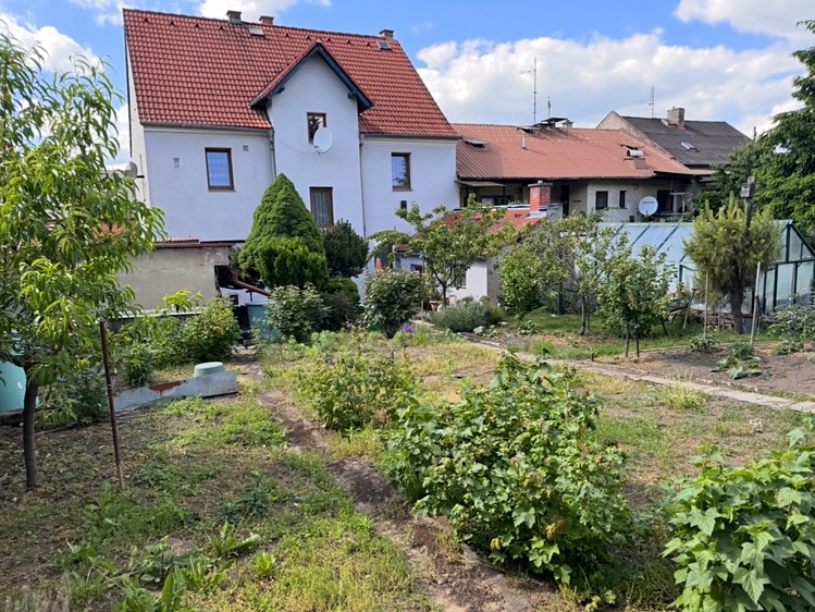 Prodej rodinného domu 230 m², pozemek 484 m² - foto 2