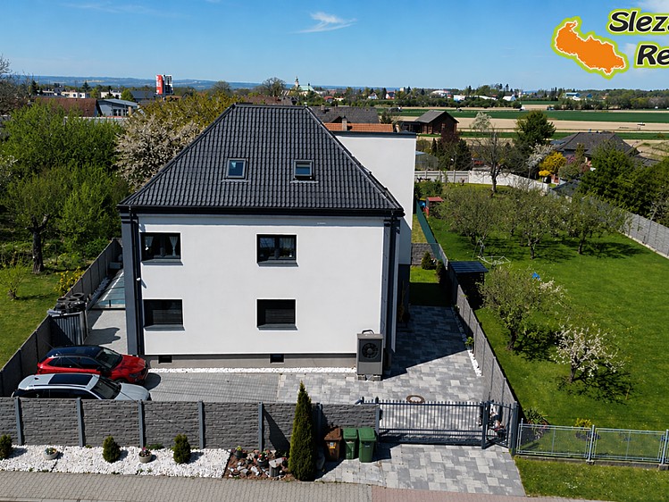 Prodej rodinného domu 280 m², pozemek 510 m² - foto 1