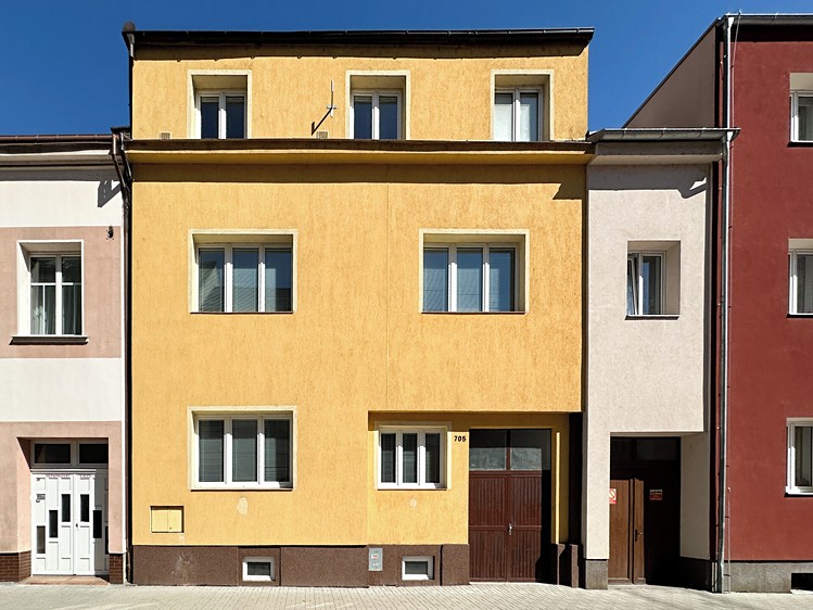 Prodej rodinného domu 400 m², pozemek 326 m² - foto 1