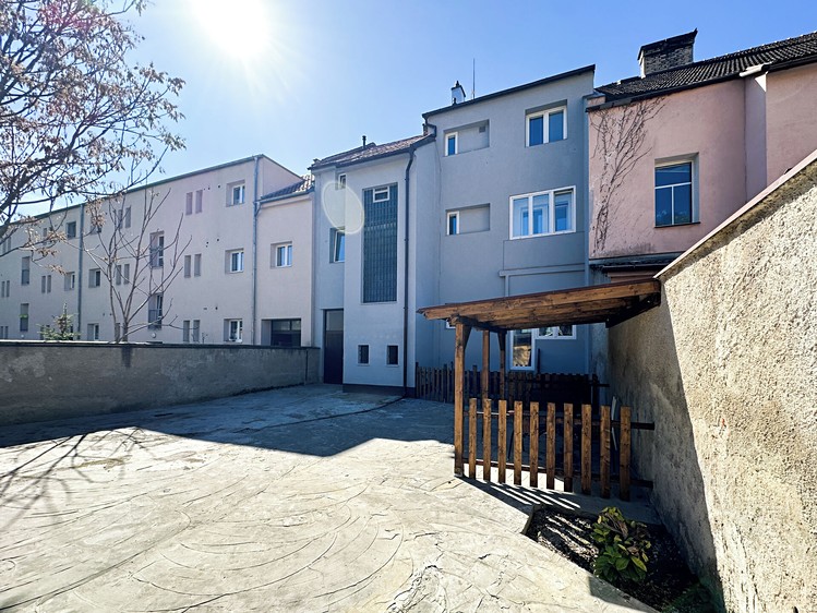 Prodej rodinného domu 400 m², pozemek 326 m² - foto 2