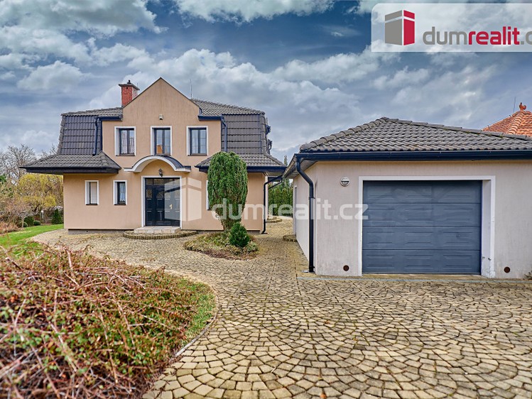 Prodej rodinného domu 194 m², pozemek 956 m² - foto 1