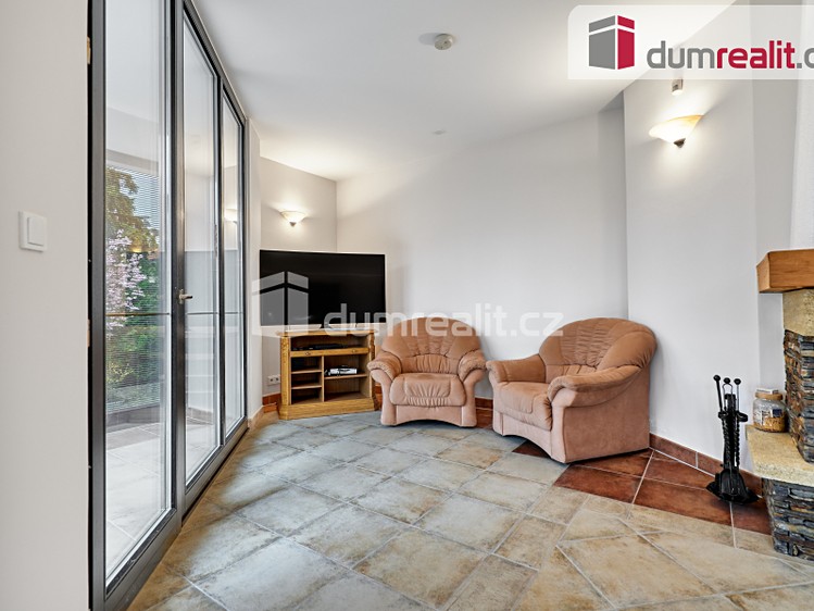 Prodej rodinného domu 194 m², pozemek 956 m² - foto 5