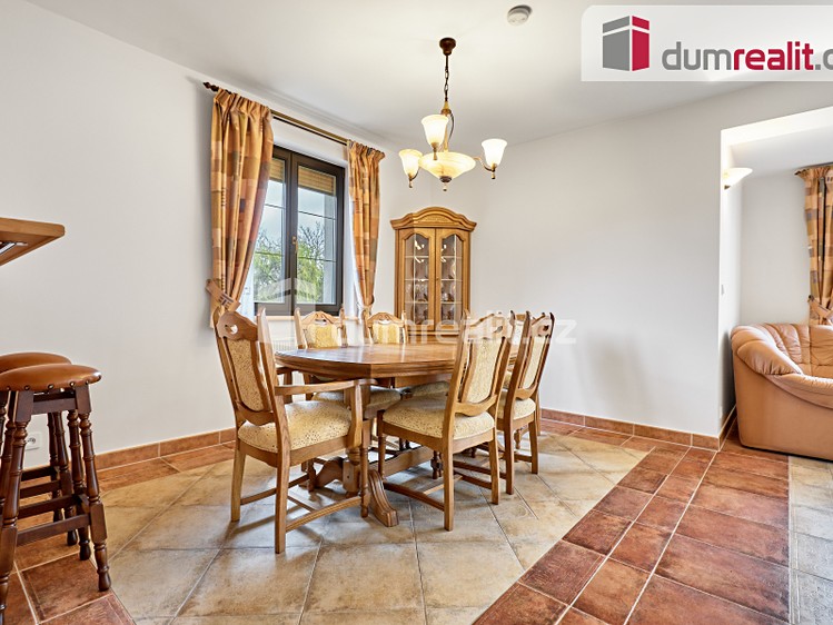 Prodej rodinného domu 194 m², pozemek 956 m² - foto 8