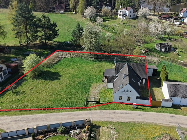 Prodej rodinného domu 140 m², pozemek 1 786 m² - foto 1