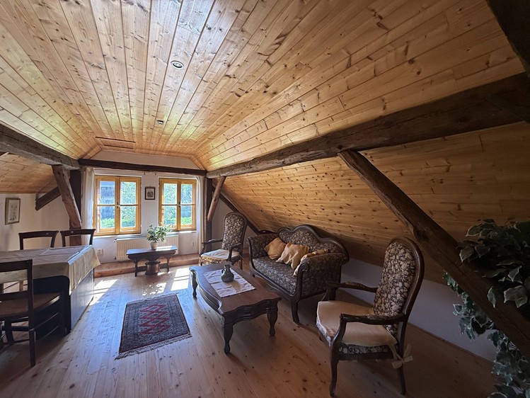 Prodej rodinného domu 140 m², pozemek 1 786 m² - foto 2