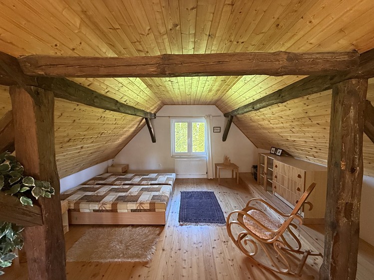 Prodej rodinného domu 140 m², pozemek 1 786 m² - foto 4
