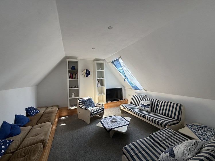 Prodej rodinného domu 140 m², pozemek 1 786 m² - foto 5