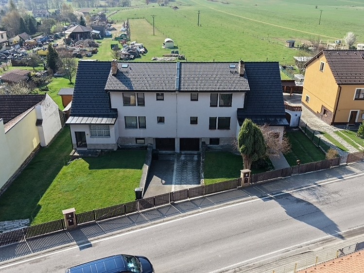 Prodej rodinného domu 240 m², pozemek 580 m² - foto 1