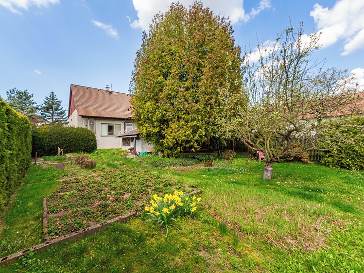Prodej rodinného domu 195 m², pozemek 741 m² - foto 1