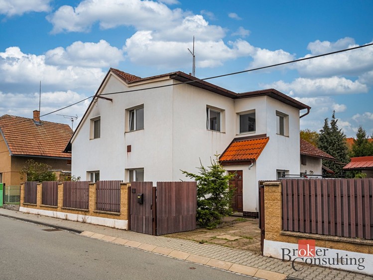 Prodej rodinného domu 195 m², pozemek 1 560 m² - foto 1
