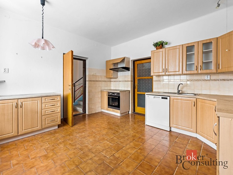 Prodej rodinného domu 195 m², pozemek 1 560 m² - foto 6