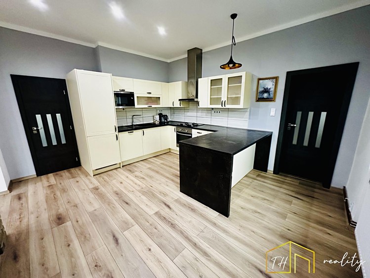 Prodej vícegeneračního domu 180 m², pozemek 147 m² - foto 2