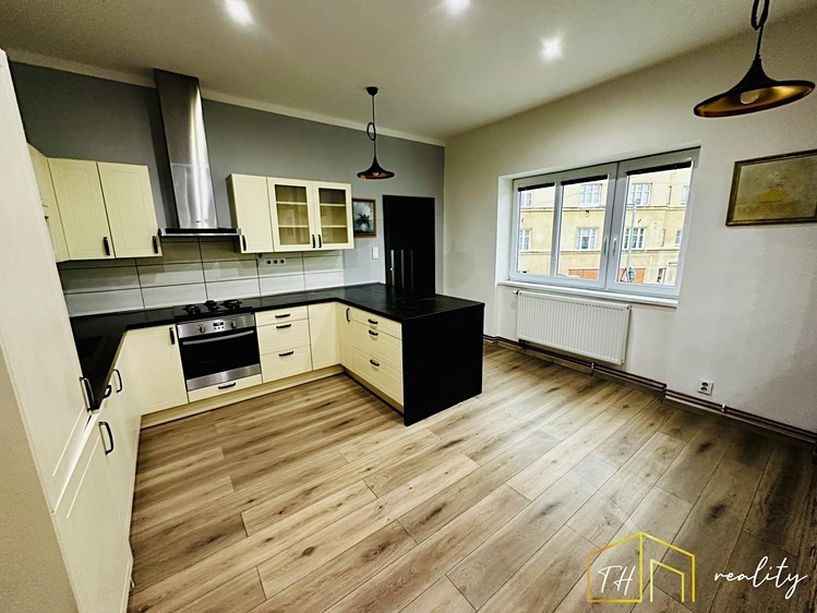 Prodej vícegeneračního domu 180 m², pozemek 147 m² - foto 3
