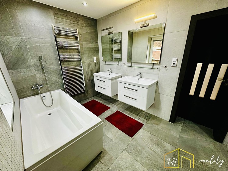 Prodej vícegeneračního domu 180 m², pozemek 147 m² - foto 8